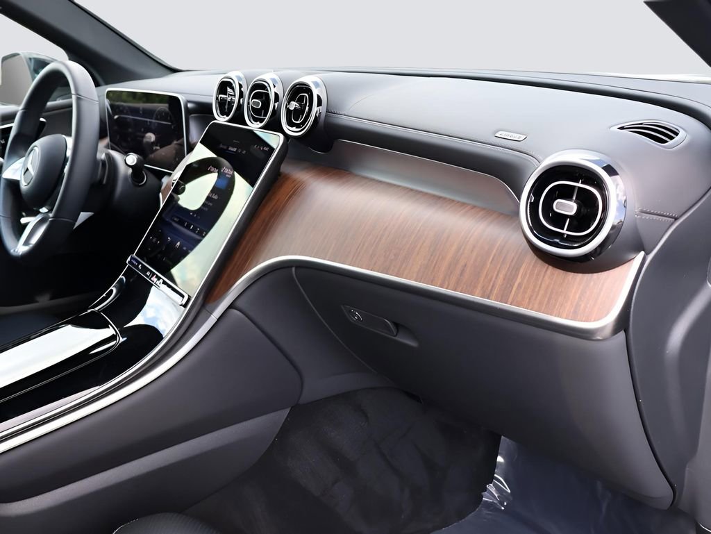 Certified 2025 Mercedes-Benz GLC 300 4MATIC image 11