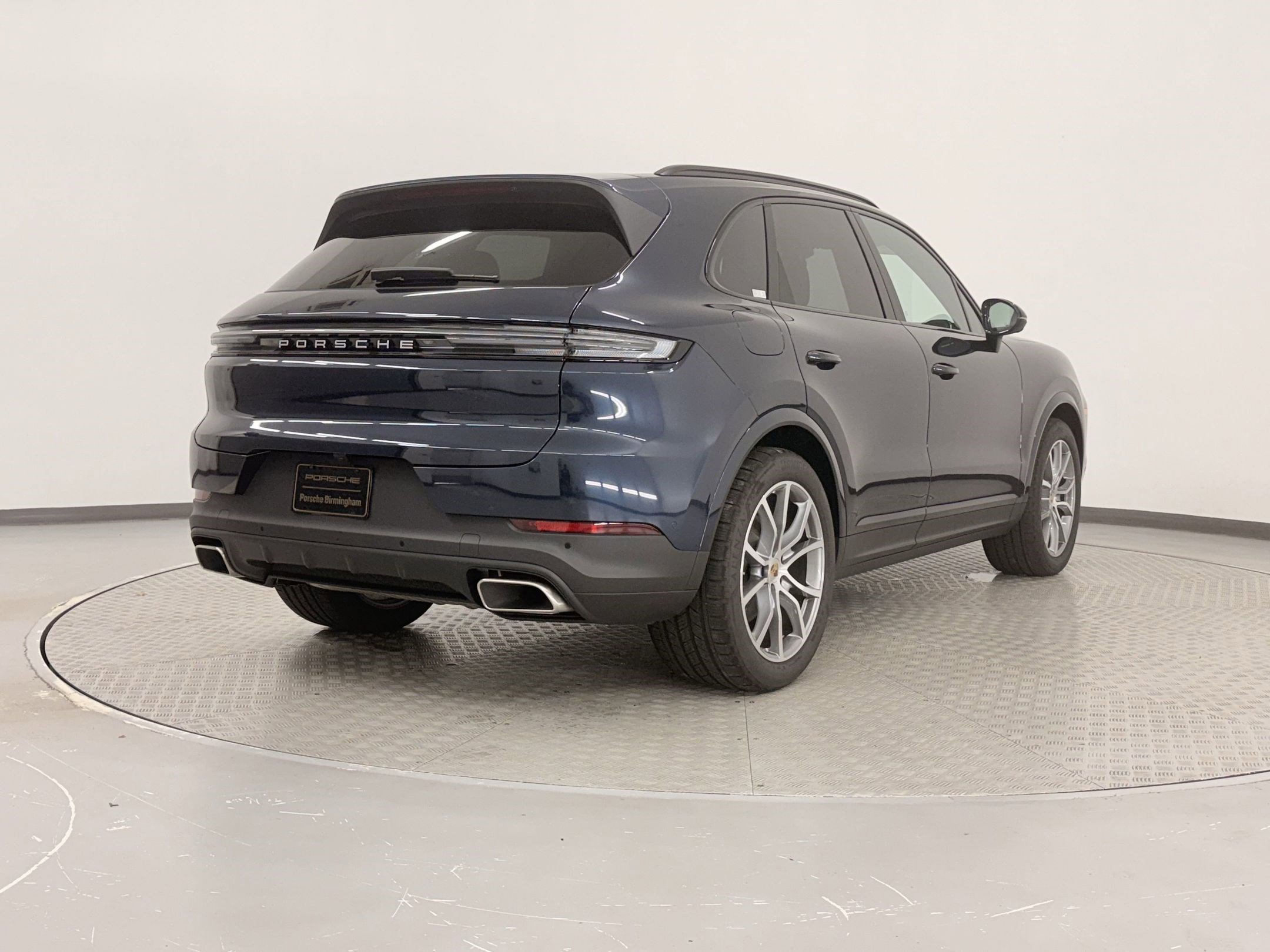 Used 2025 Porsche Cayenne AWD/4WD image 8