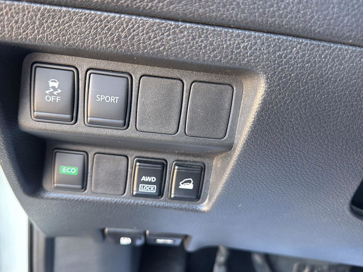 Used 2016 Nissan Rogue SV image 13