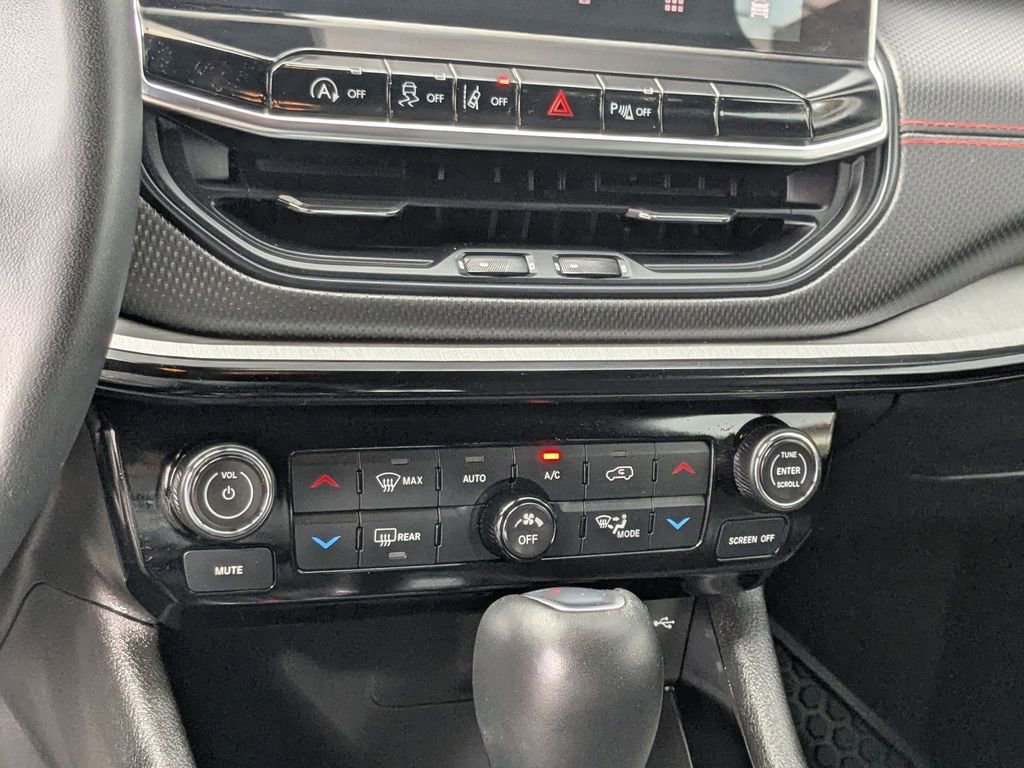 Used 2025 Jeep Compass Trailhawk image 12