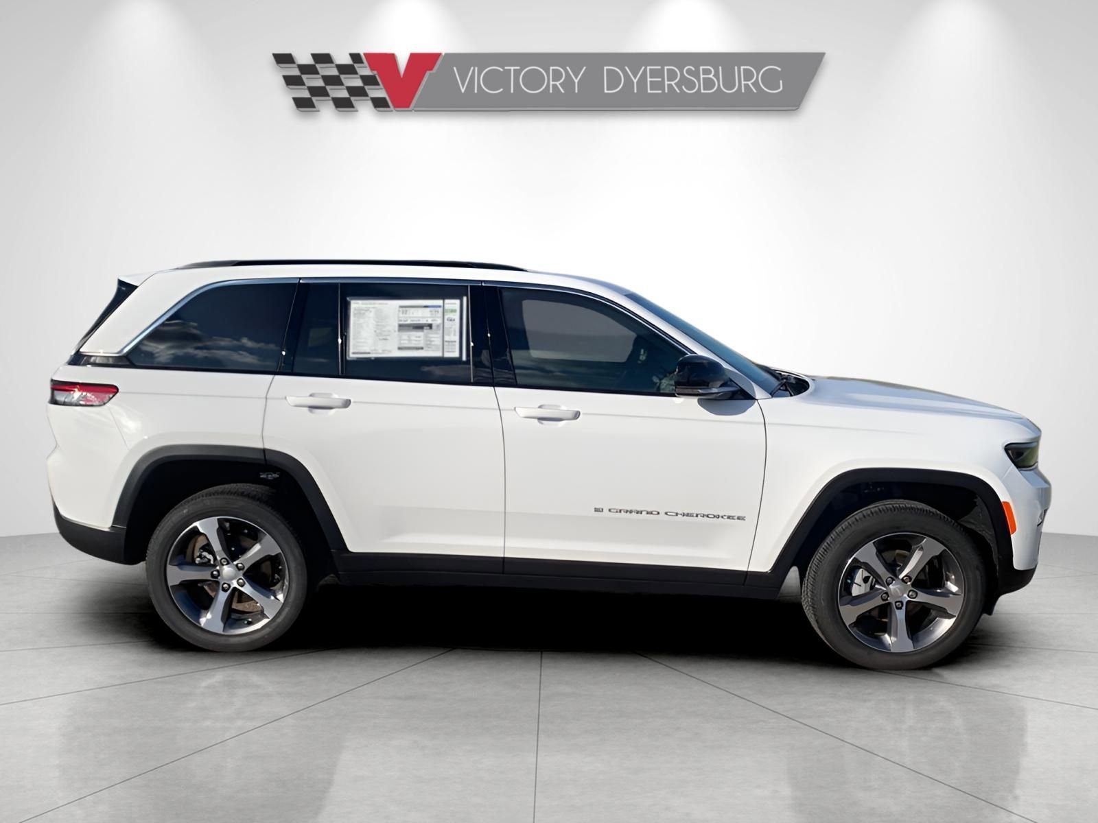 Used 2025 Jeep Grand Cherokee Limited image 9