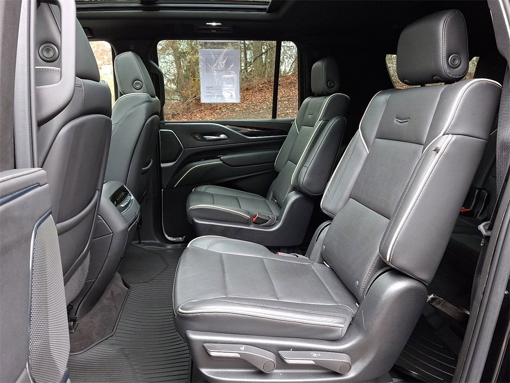 Used 2022 Cadillac Escalade ESV Sport w/ Touring Package image 10