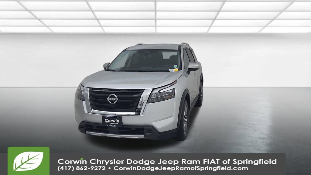 Used 2025 Nissan Pathfinder SL image 5
