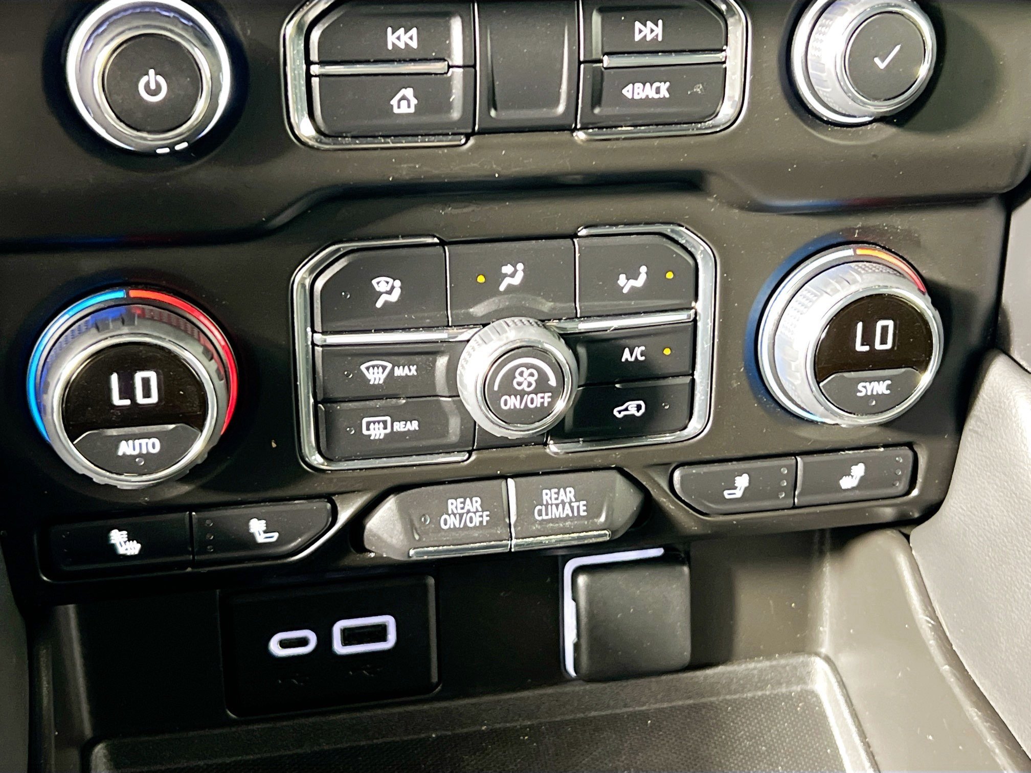 Used 2022 Chevrolet Tahoe RST AWD/4WD image 27