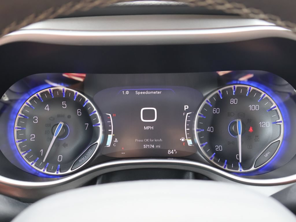 Used 2024 Chrysler Pacifica Touring-L FWD image 27