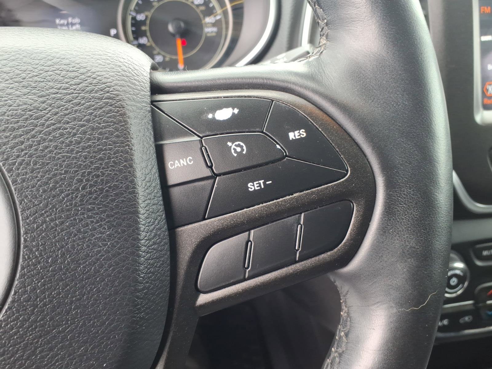 Used 2019 Jeep Cherokee Trailhawk w/ Cold Weather Group AWD/4WD image 18