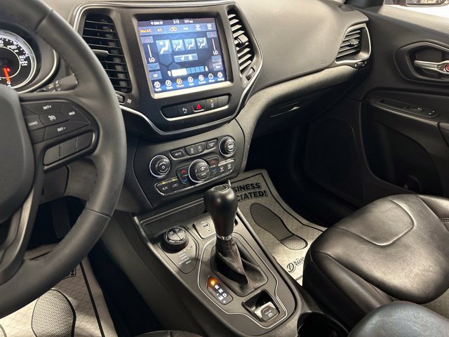 Used 2021 Jeep Cherokee Trailhawk AWD/4WD image 25