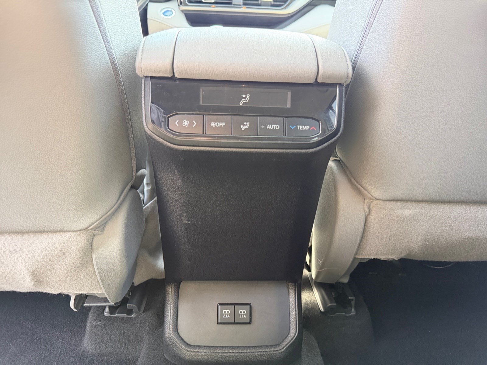Used 2020 Toyota Highlander XLE AWD/4WD image 30
