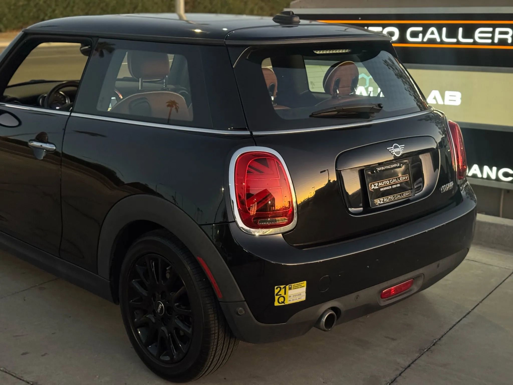 Used 2021 MINI Cooper 2-Door Hardtop w/ Signature Upholstery Package image 19