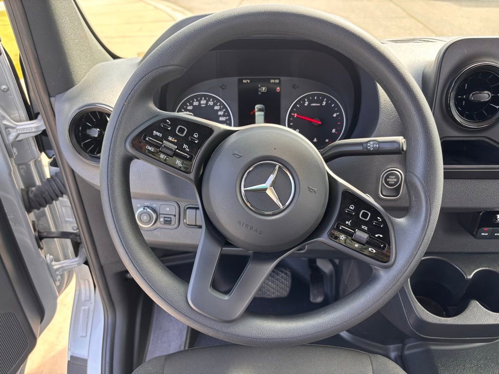 Used 2024 Mercedes-Benz Sprinter 2500 image 37