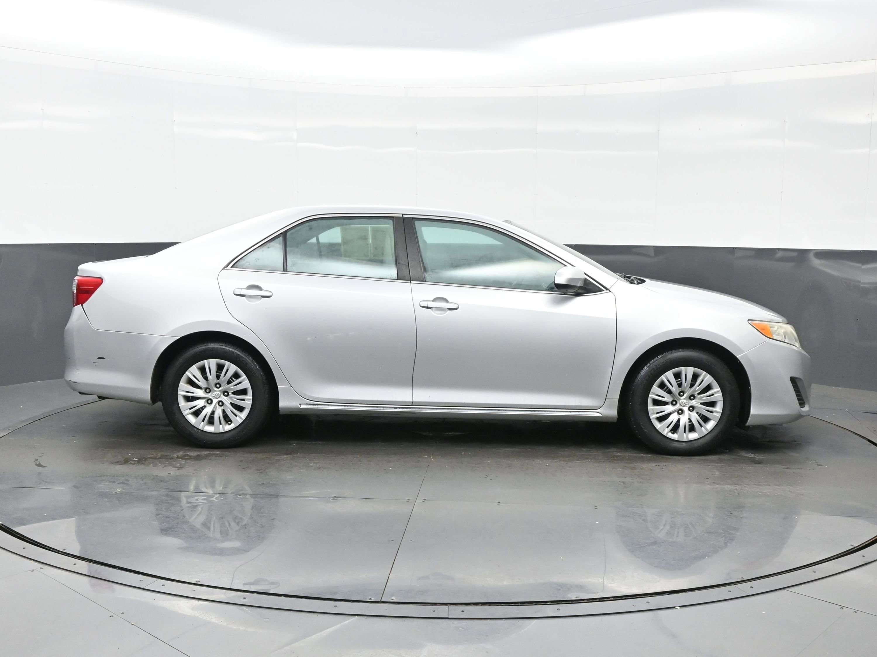 Used 2013 Toyota Camry L image 7