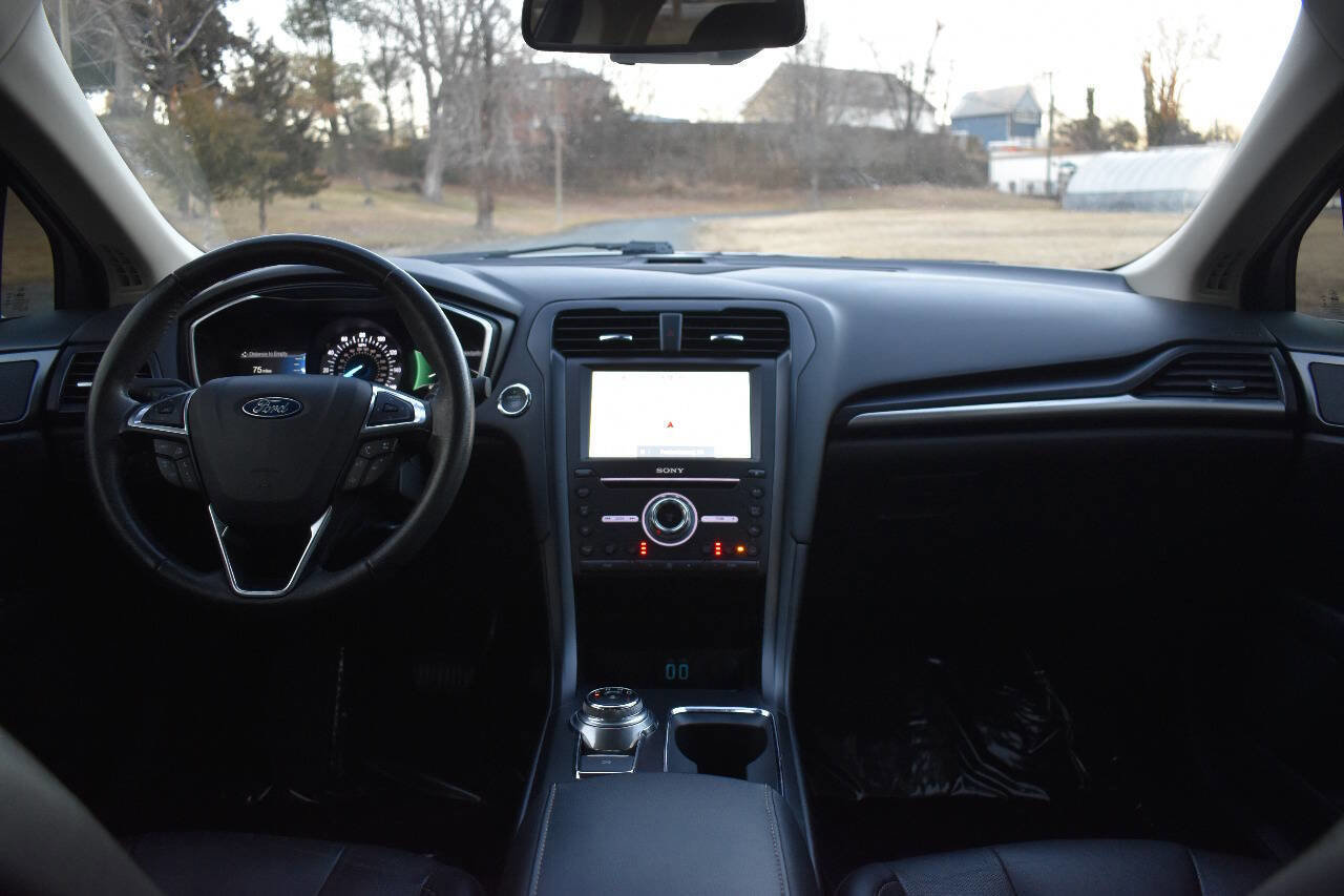 Used 2019 Ford Fusion Titanium AWD/4WD image 17