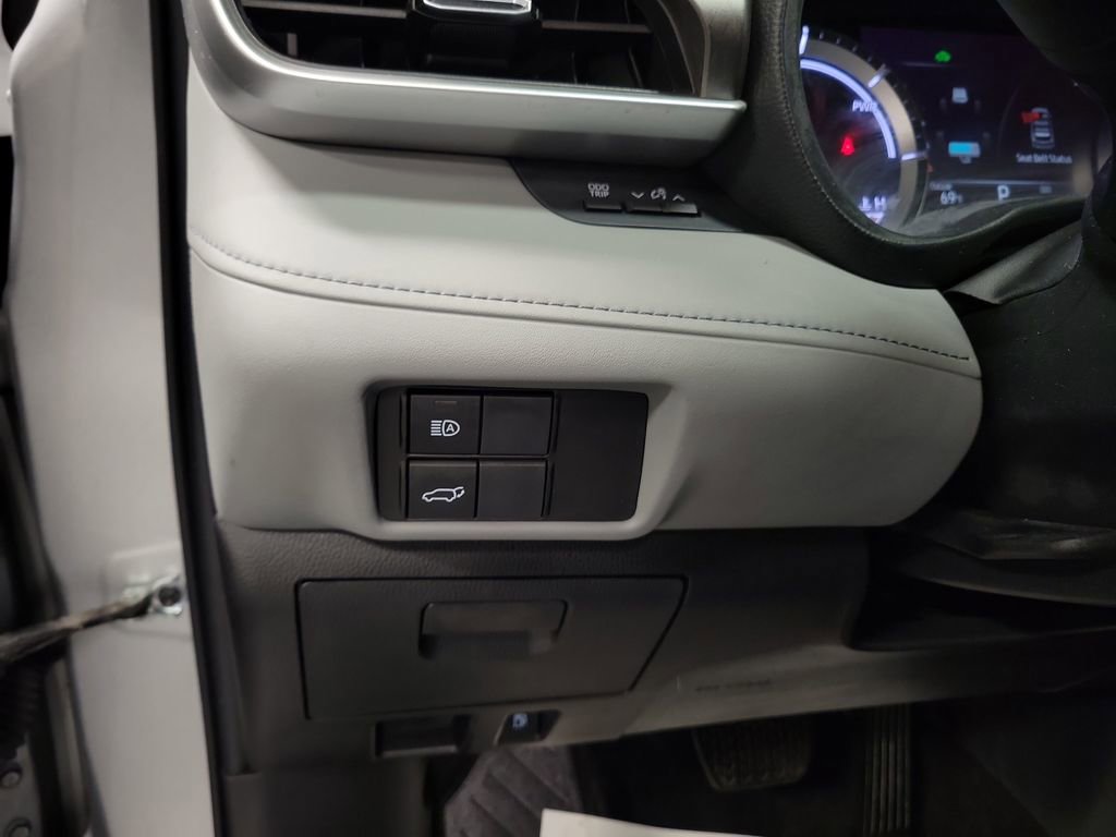 Used 2023 Toyota Highlander LE image 20