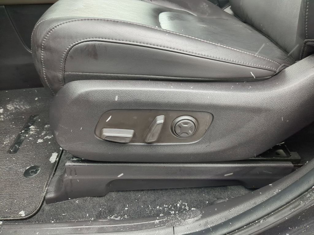 Used 2025 Kia Carnival image 14