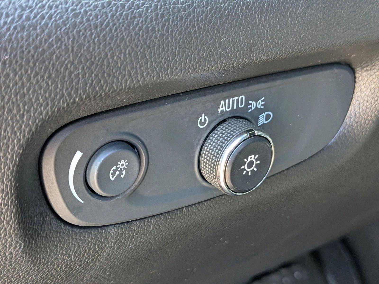Used 2022 Chevrolet Traverse LT FWD image 16