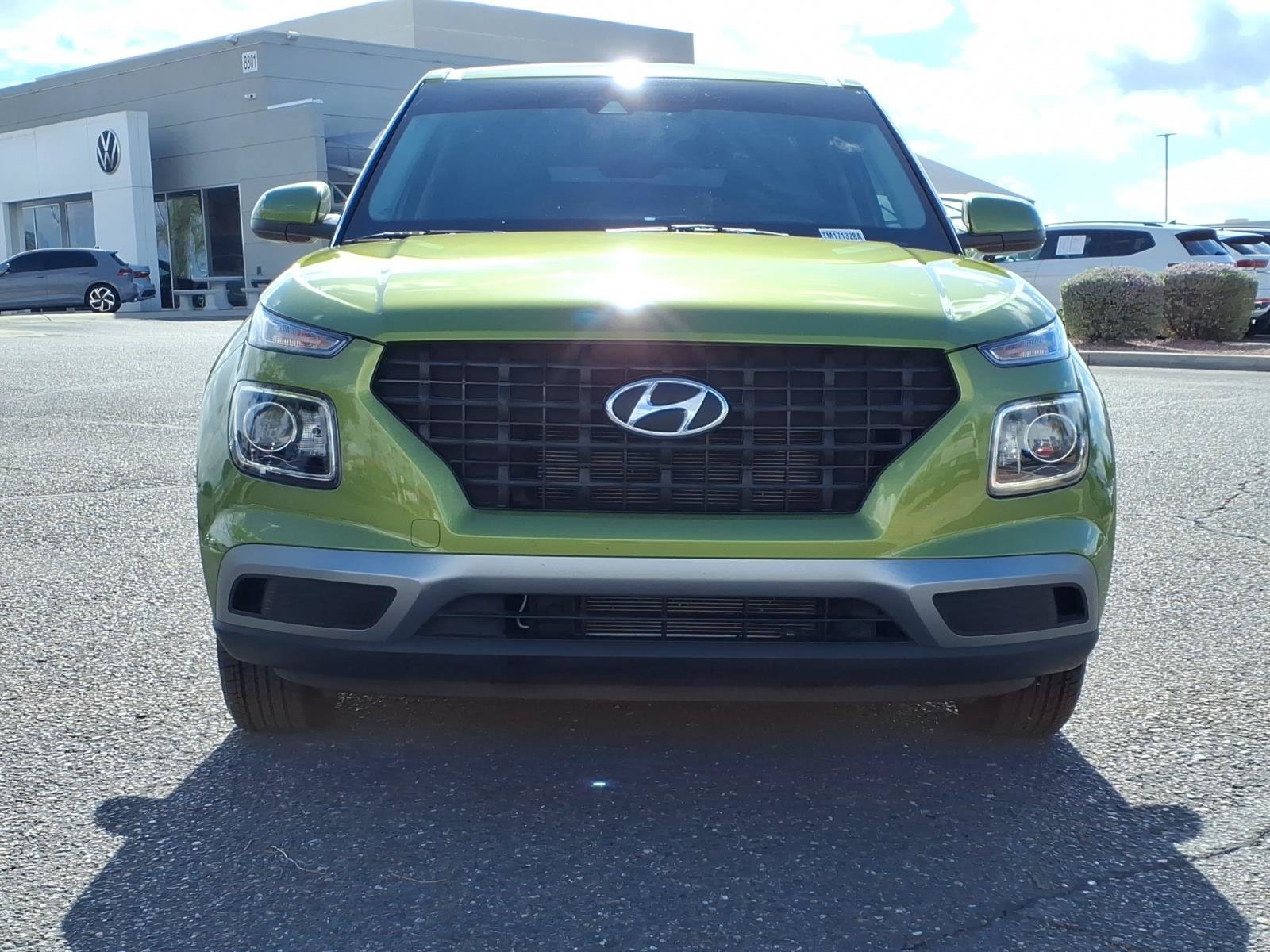 Used 2022 Hyundai Venue SE FWD image 2