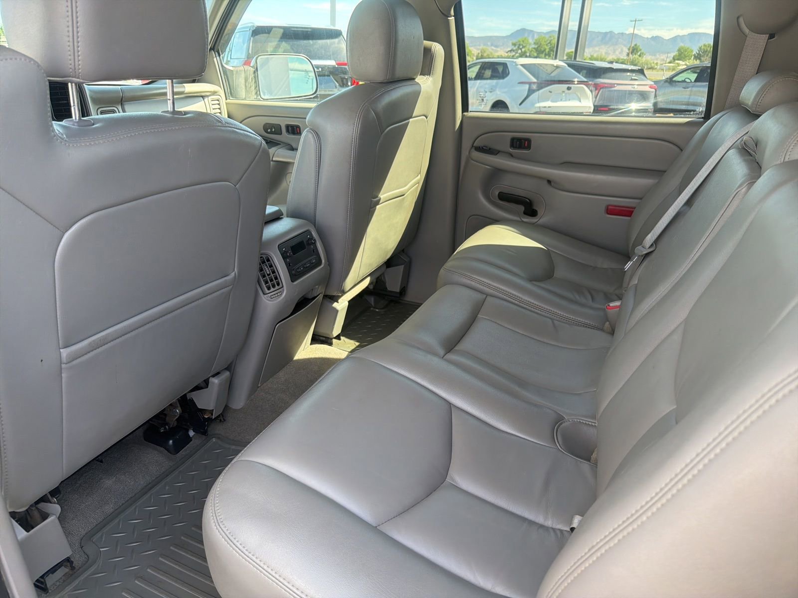 Used 2005 GMC Sierra 2500 SLT w/ Heavy-Duty Power Package AWD/4WD image 21