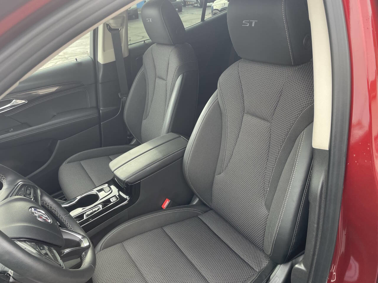 Used 2023 Buick Envision Preferred image 3