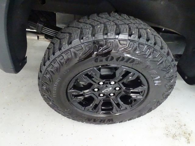 Used 2025 Chevrolet Silverado 1500 ZR2 w/ Dark Appearance Package AWD/4WD image 31