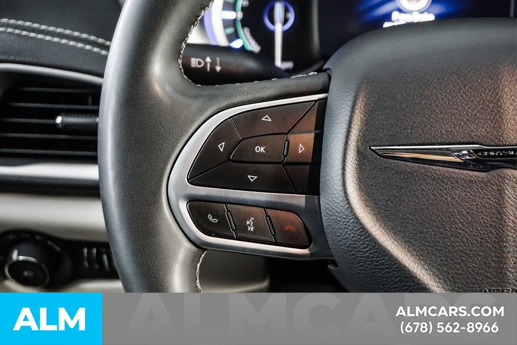Used 2024 Chrysler Pacifica Select image 27