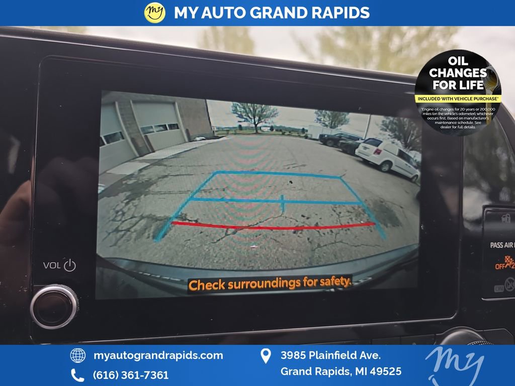 Used 2023 Toyota Highlander LE AWD/4WD image 21