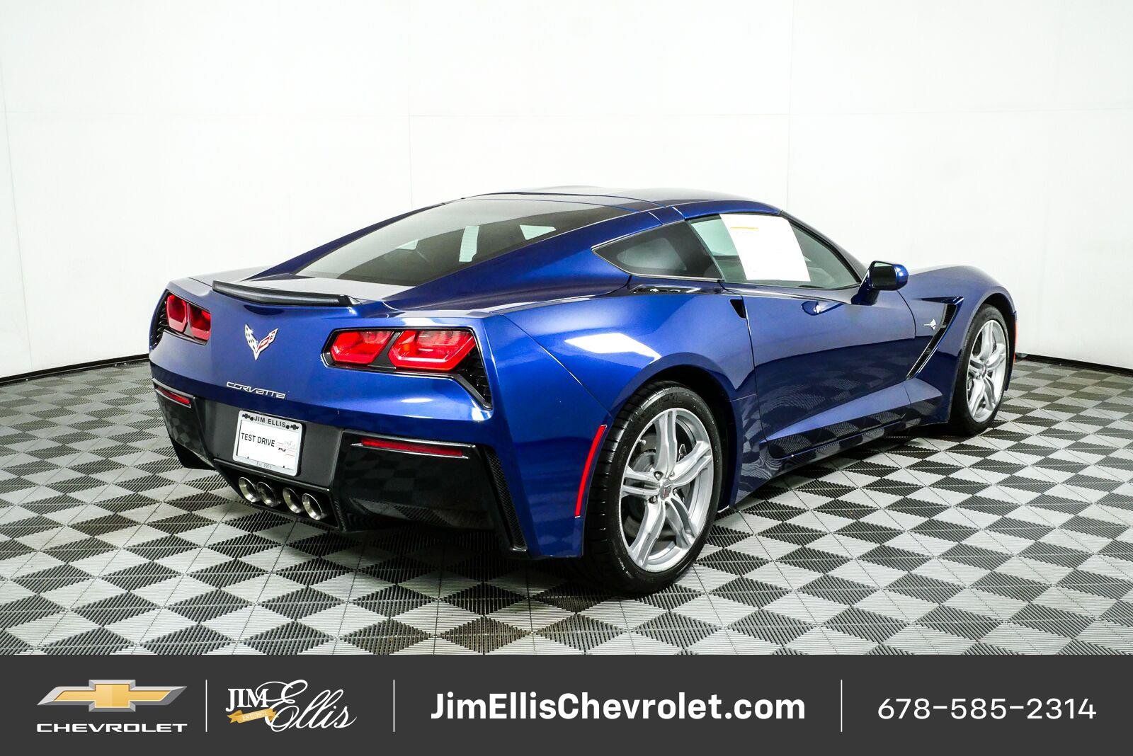 Used 2017 Chevrolet Corvette Stingray Coupe w/ 1LT RWD image 3
