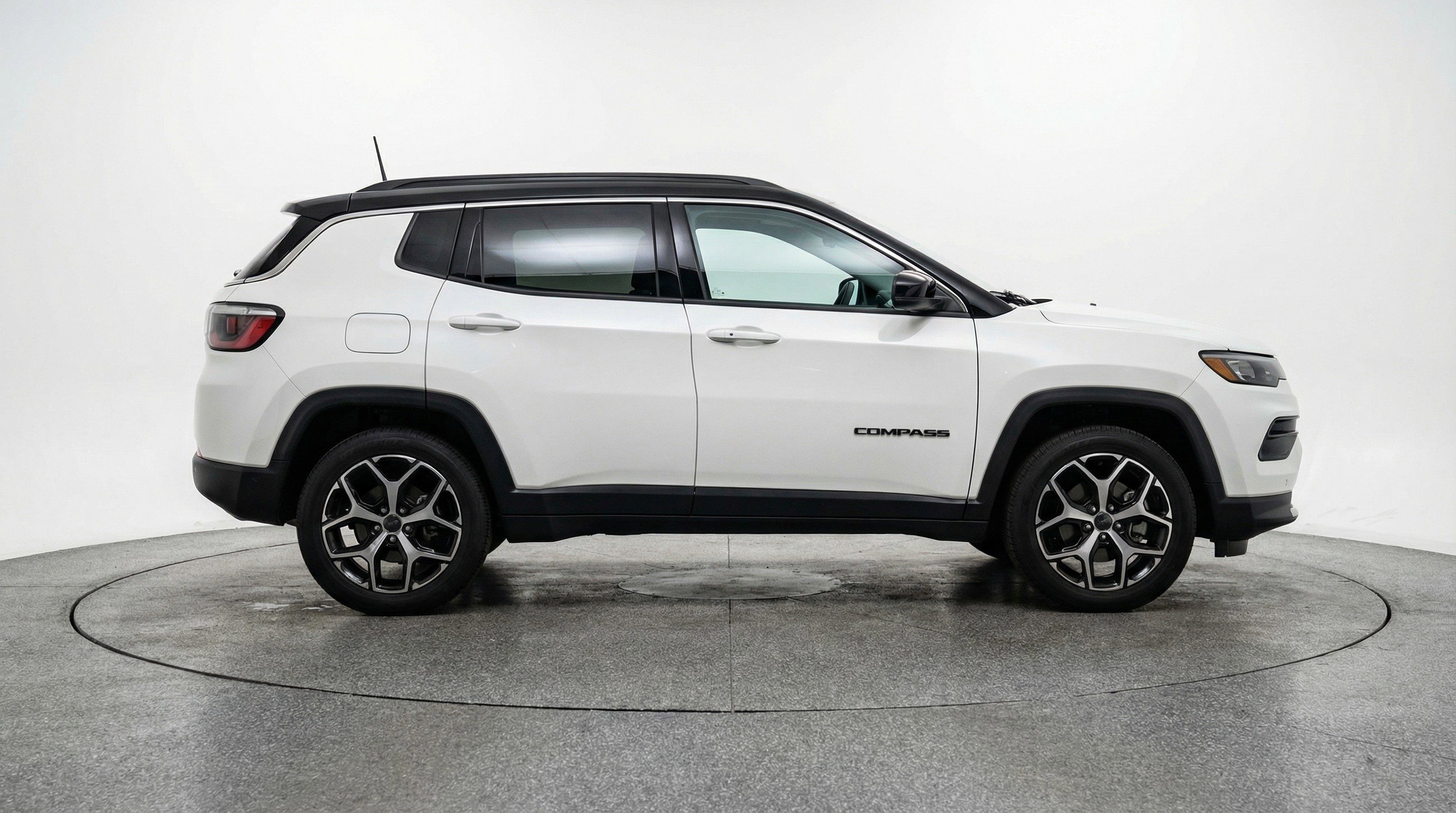Used 2025 Jeep Compass Limited image 11