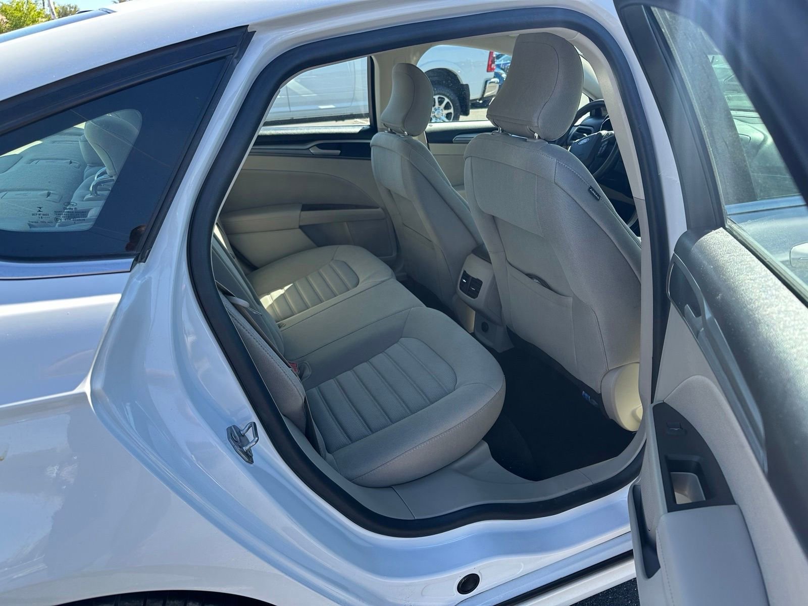 Used 2019 Ford Fusion SE FWD image 18
