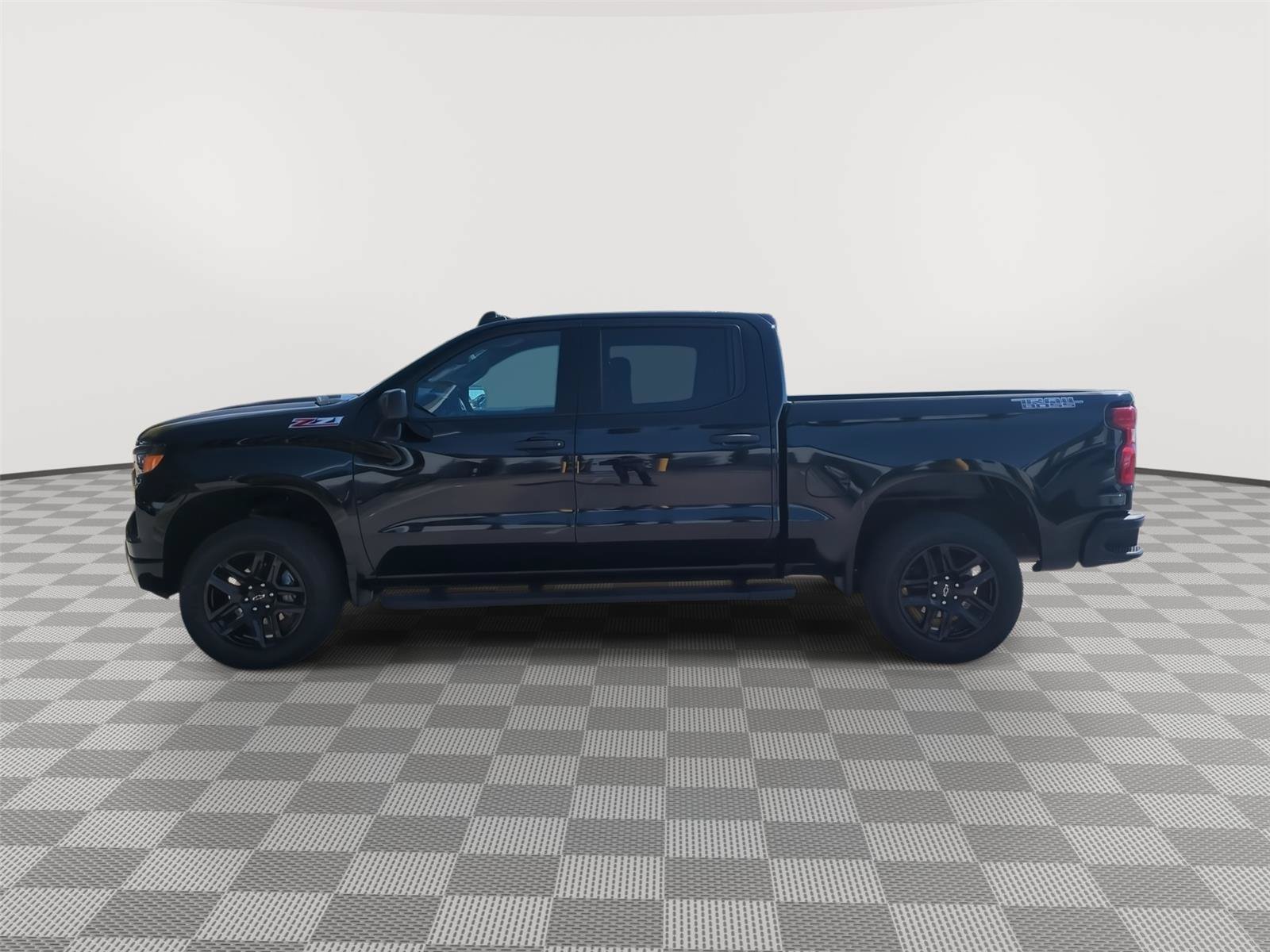 Used 2024 Chevrolet Silverado 1500 Custom Trail Boss AWD/4WD image 2