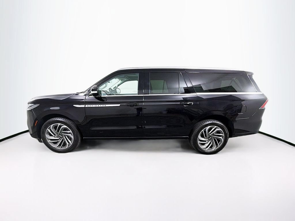 Used 2026 Lincoln Navigator L Reserve AWD/4WD image 4