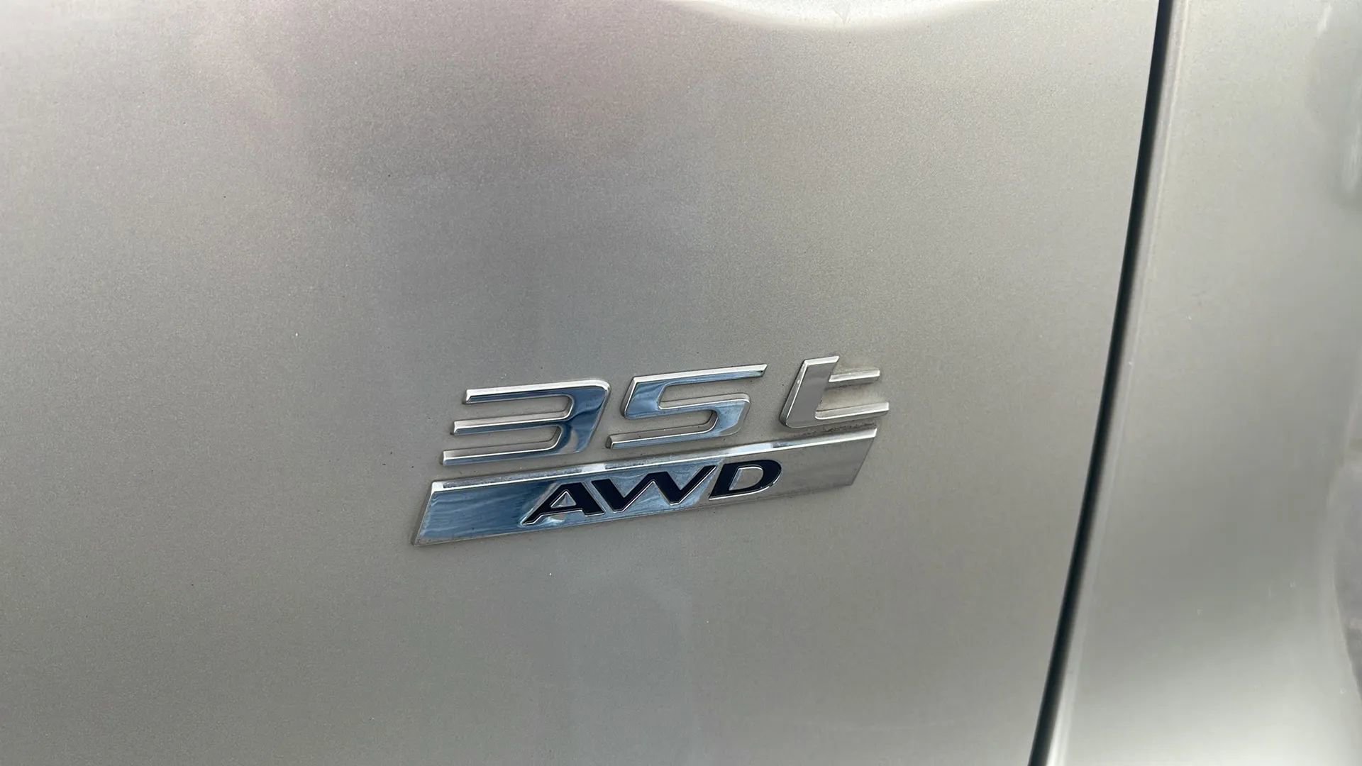 Used 2017 Jaguar F-PACE Premium image 11