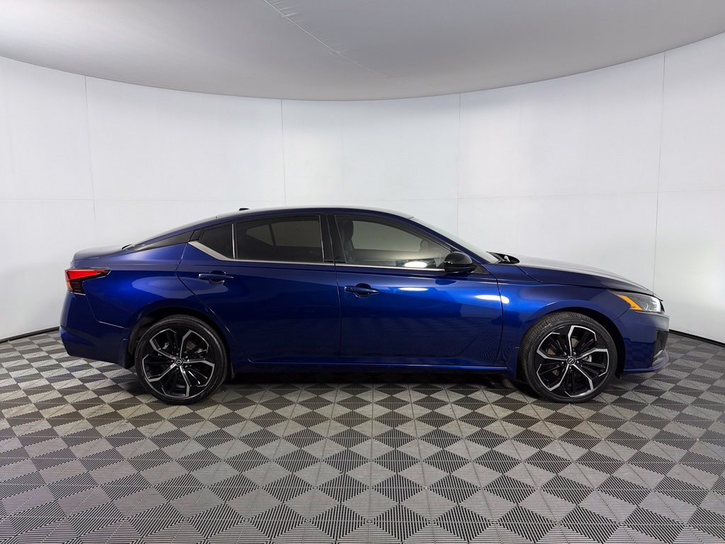 Used 2023 Nissan Altima 2.5 SR AWD/4WD image 7
