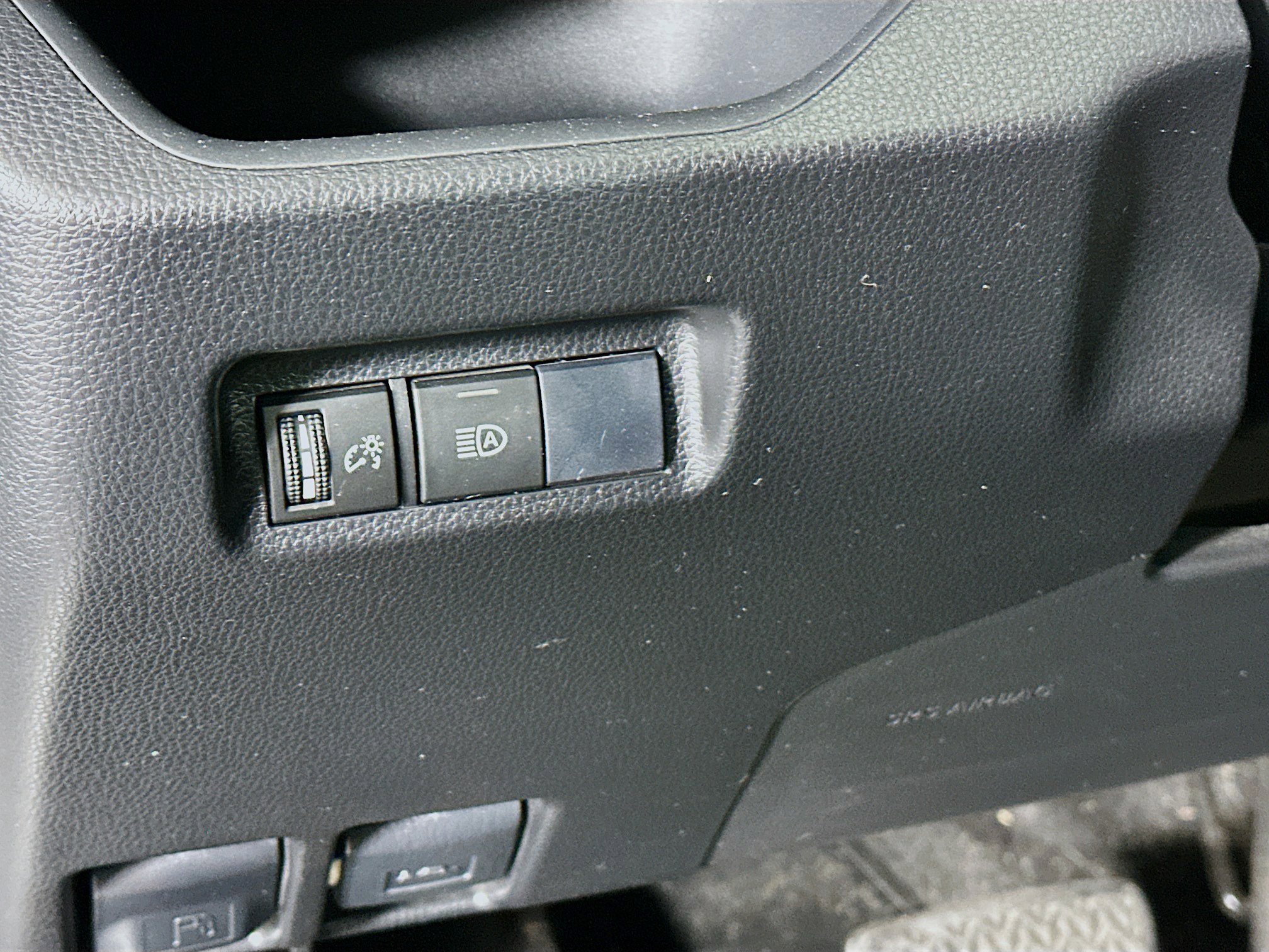 Used 2019 Toyota RAV4 XLE FWD image 17