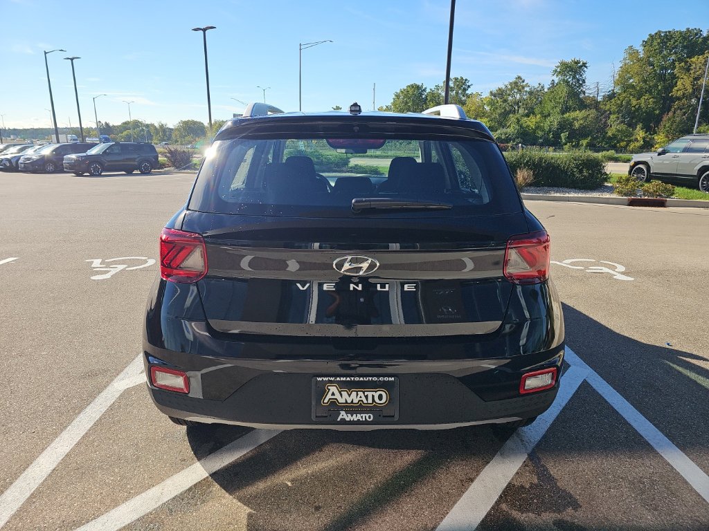 New 2026 Hyundai Venue SEL FWD image 4