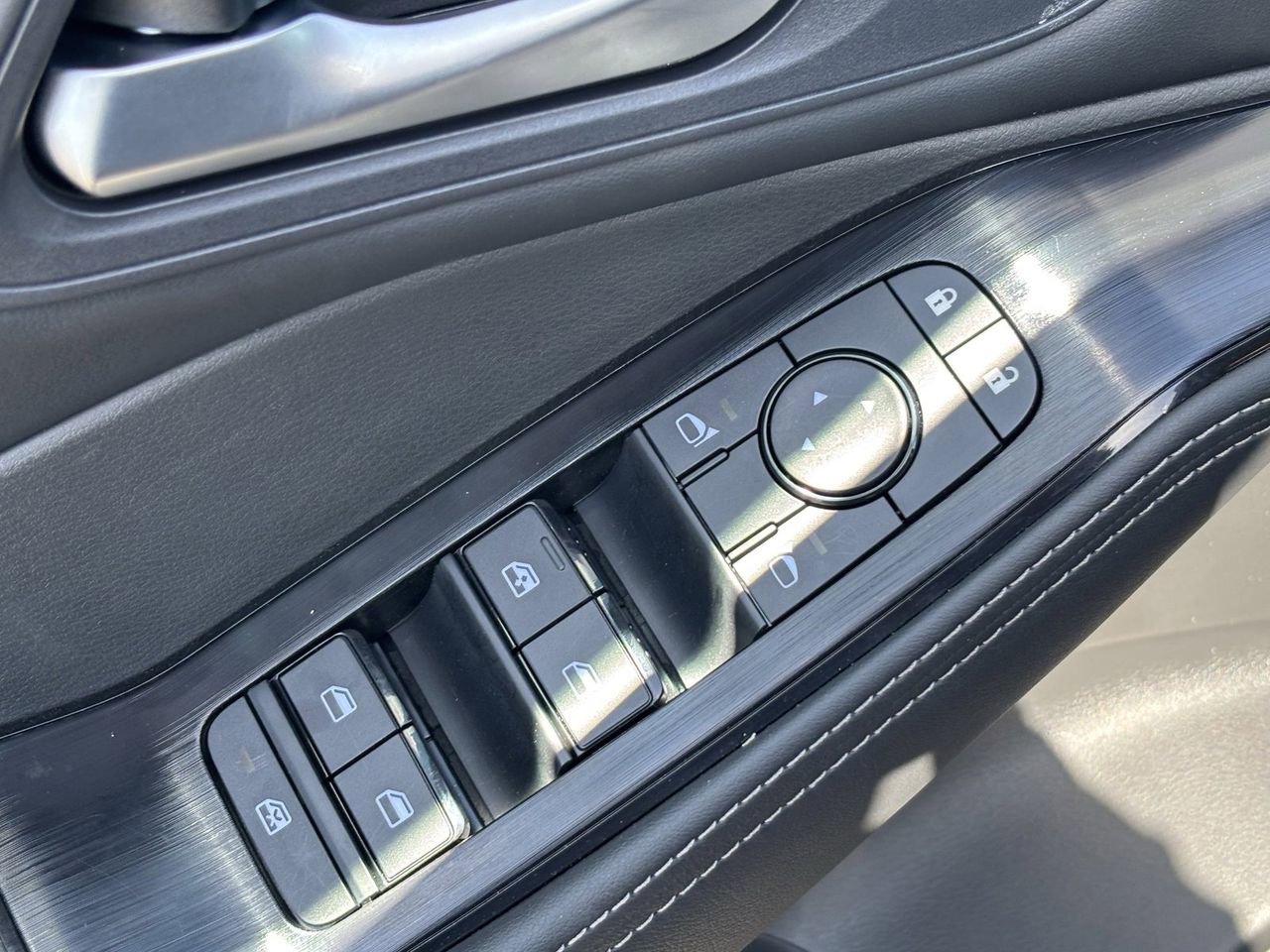 Certified 2026 Nissan Rogue SV FWD image 23