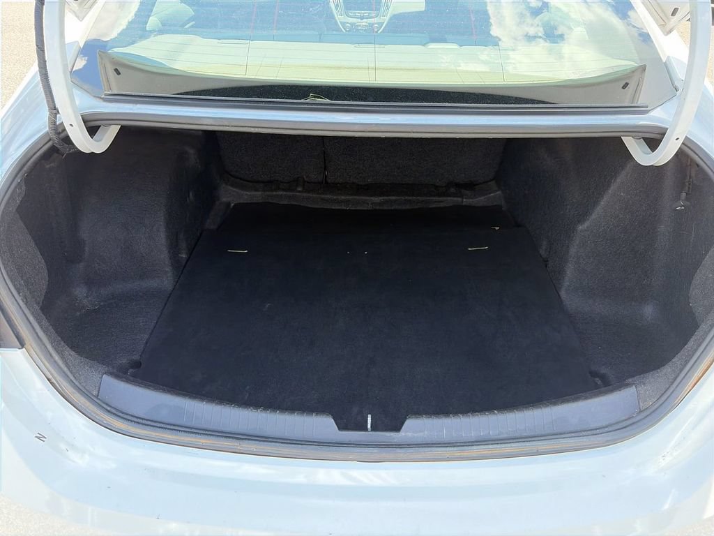 Used 2017 Chevrolet Malibu LT FWD image 7