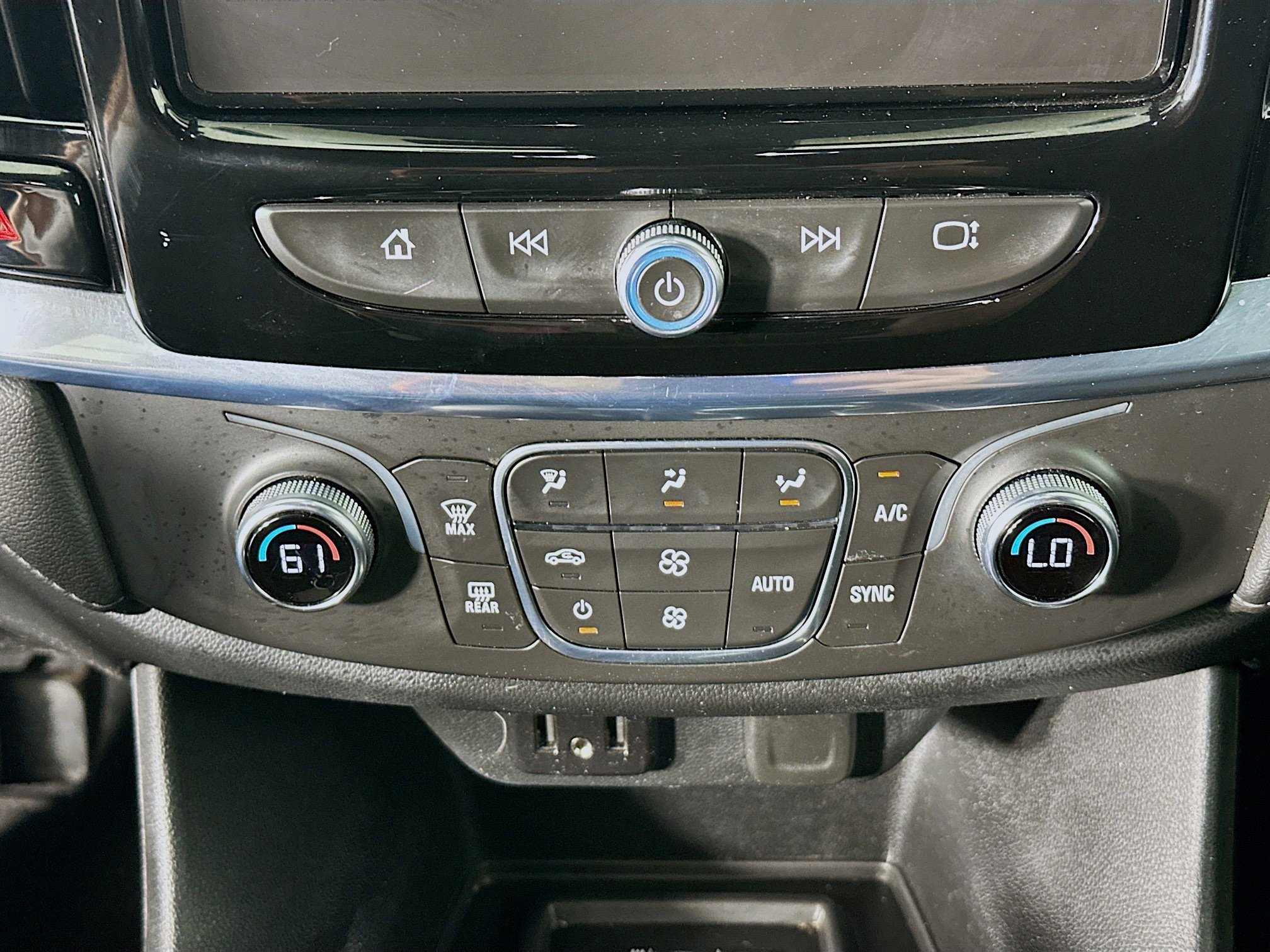 Used 2022 Chevrolet Traverse LT image 23