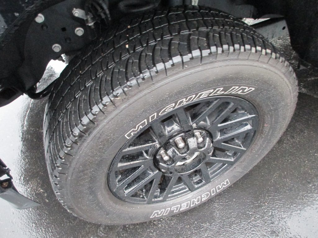 Used 2022 Ford F250 Lariat w/ Black Appearance Package image 13