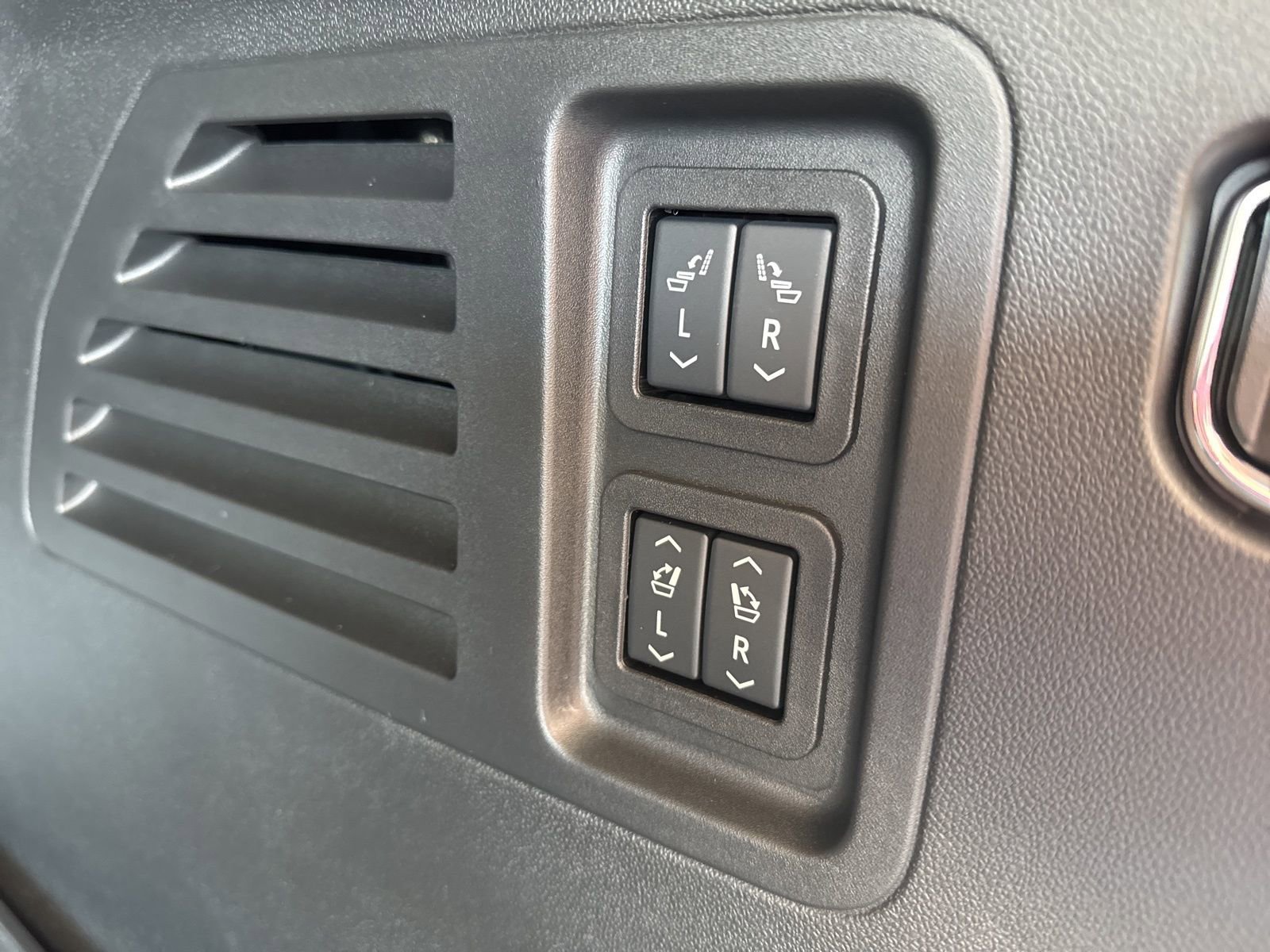 New 2026 Chevrolet Traverse RS w/ LPO, Floor Liner Package image 13