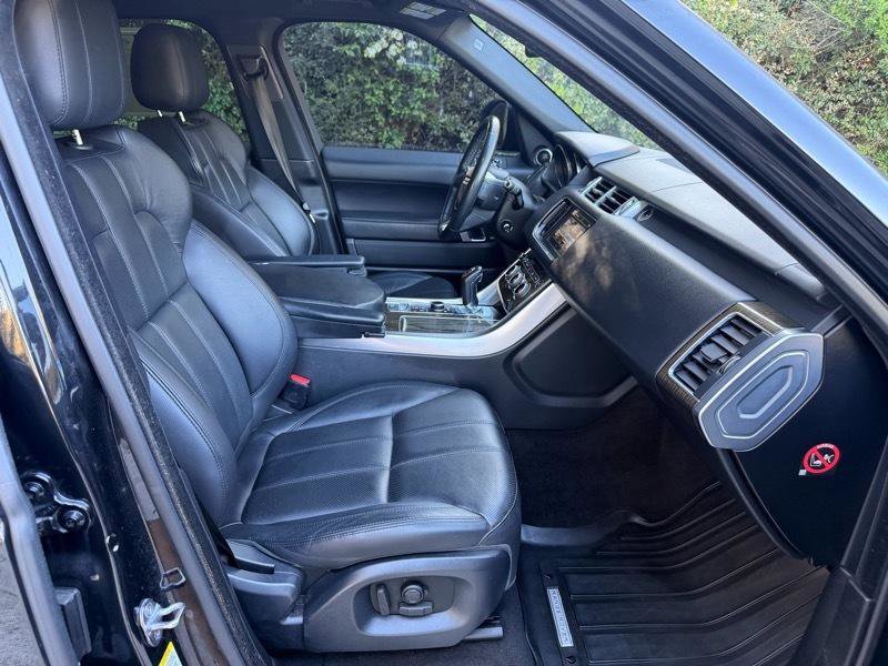 Used 2016 Land Rover Range Rover Sport SE image 25