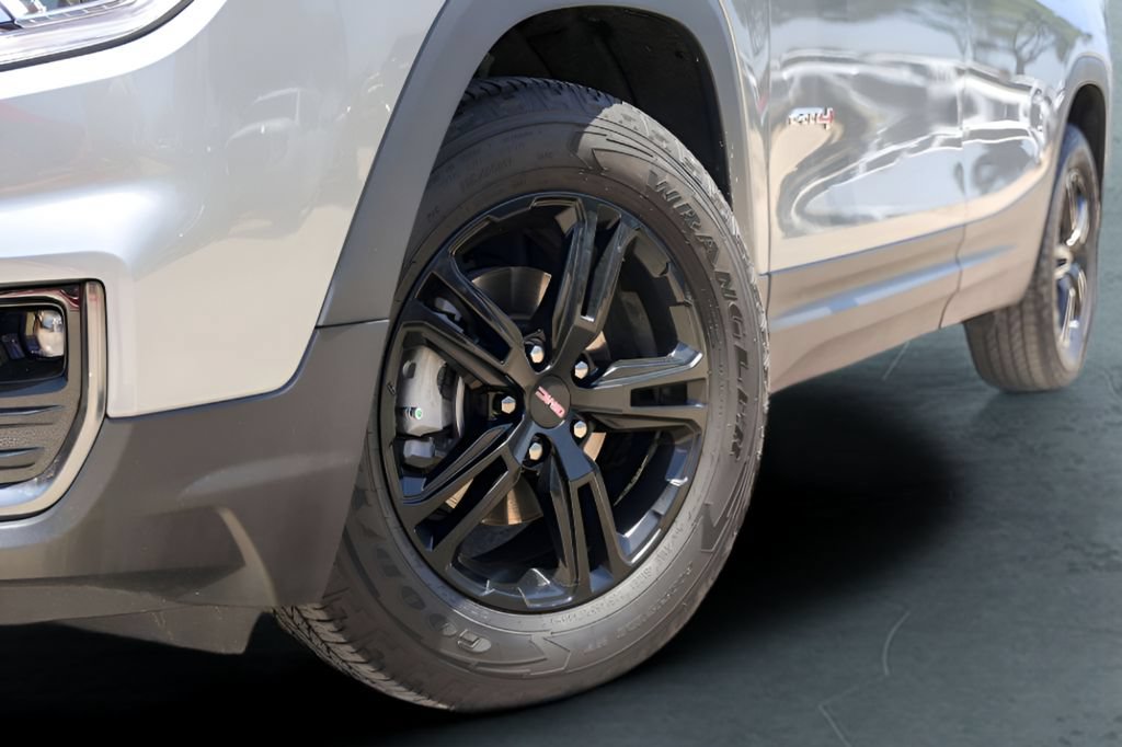 Used 2024 GMC Terrain AT4 w/ Infotainment Package II AWD/4WD image 2