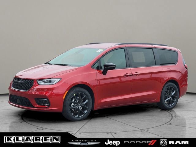 New 2026 Chrysler Pacifica Select w/ S Appearance Package
