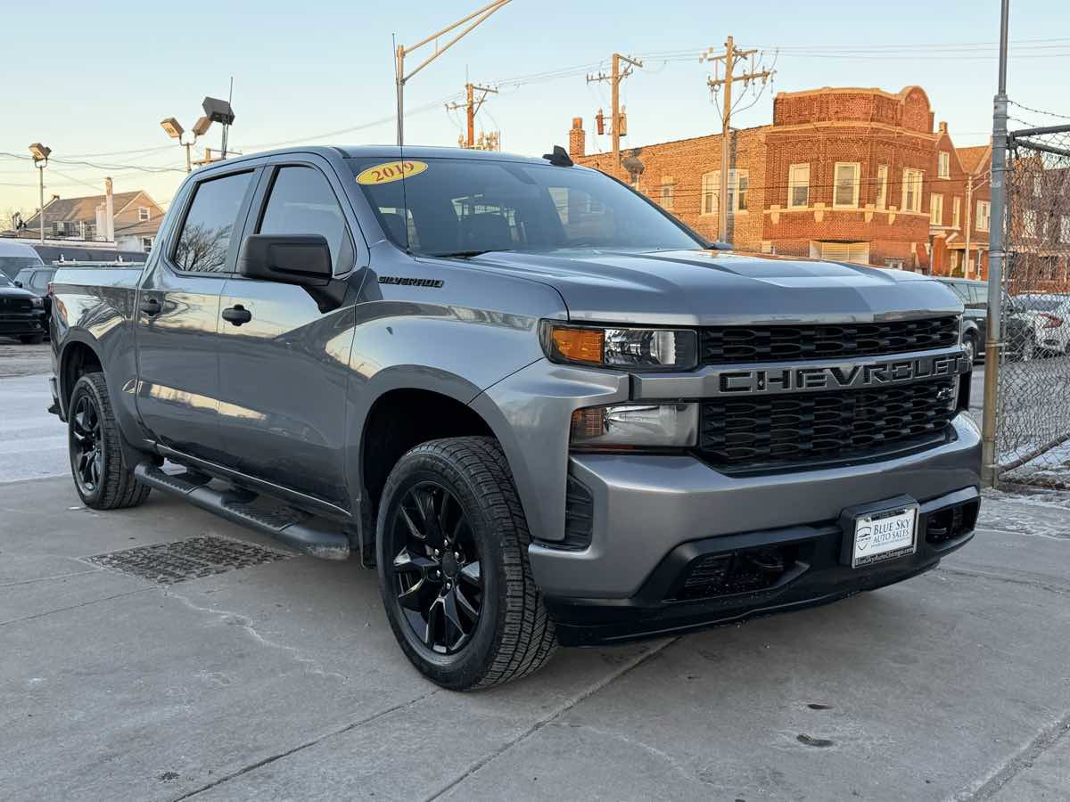 Used 2019 Chevrolet Silverado 1500 Custom w/ Custom Value Package image 3