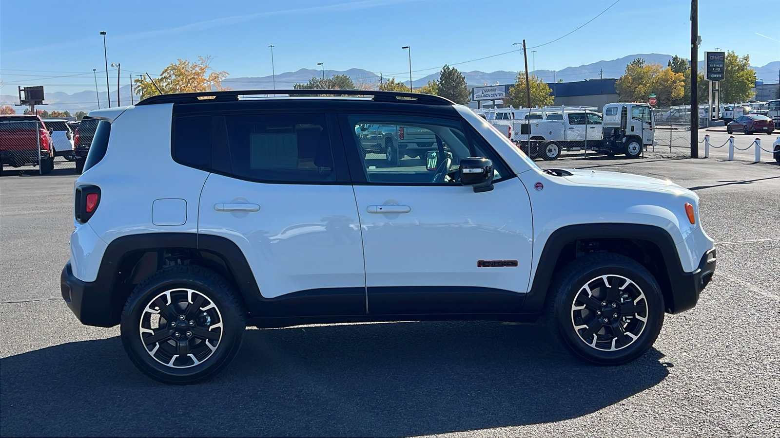 Used 2023 Jeep Renegade Trailhawk image 4
