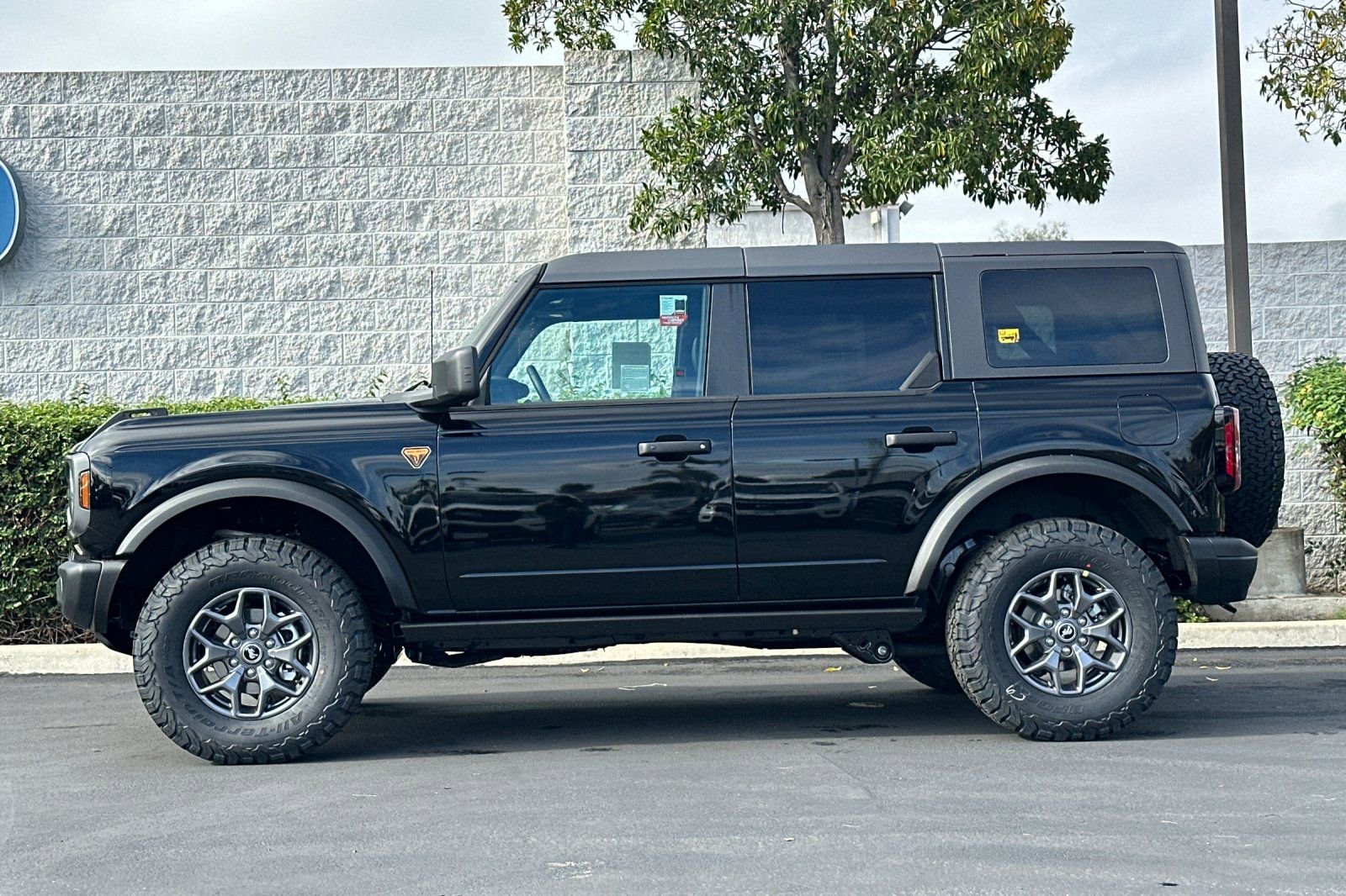 New 2025 Ford Bronco Badlands image 7