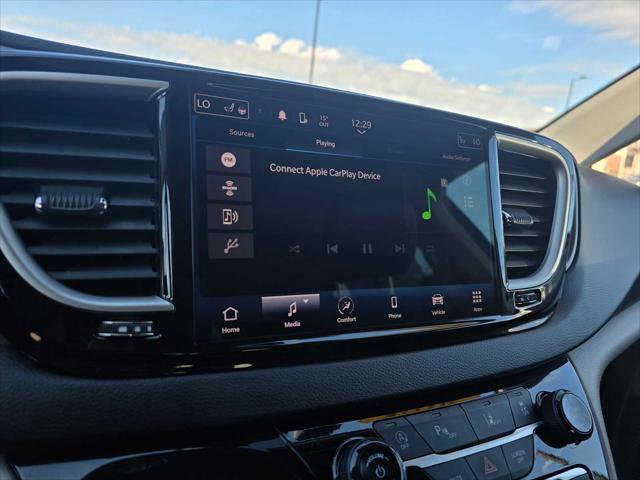 Used 2024 Chrysler Pacifica Touring-L FWD image 28