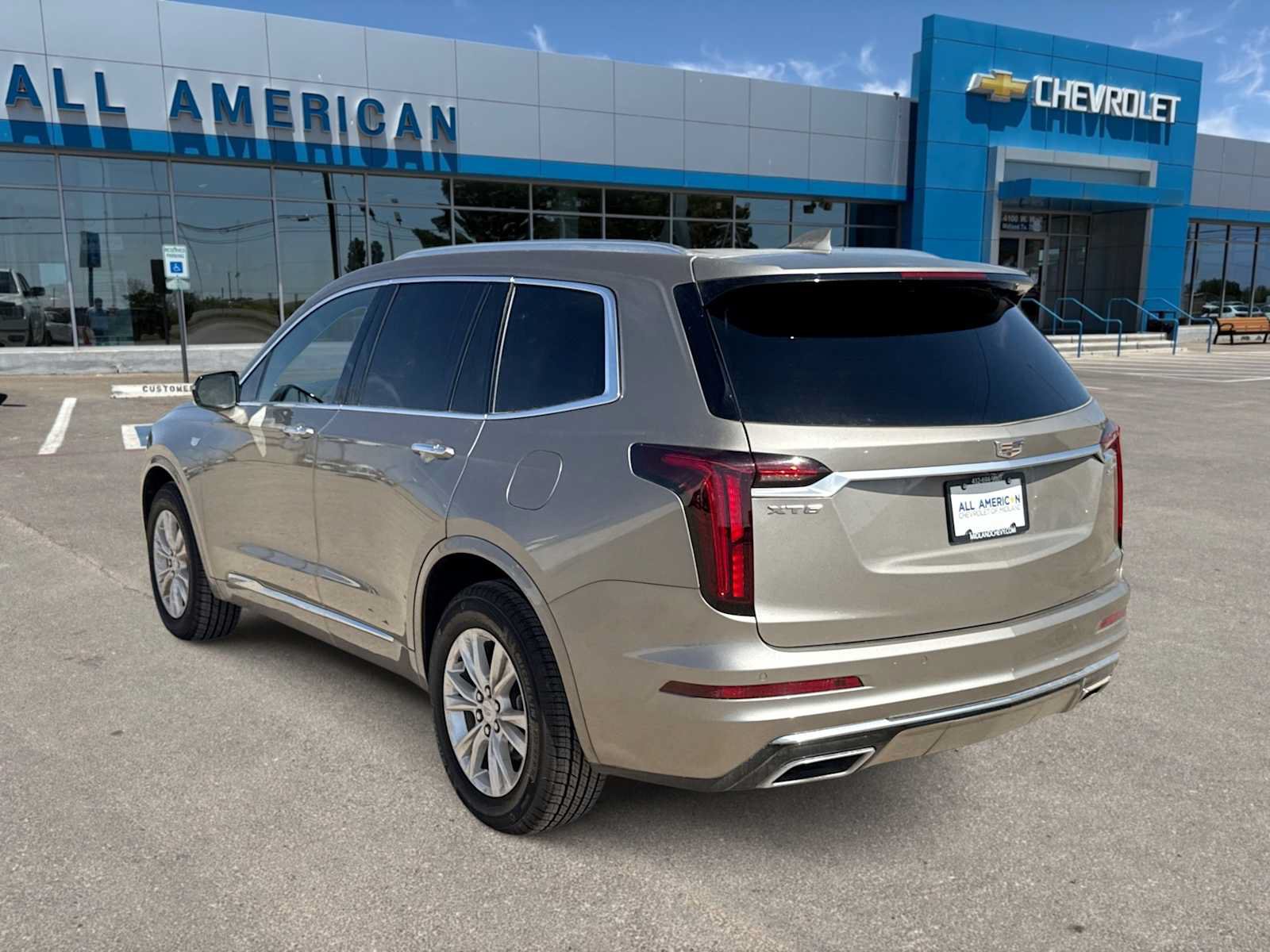Used 2023 Cadillac XT6 Luxury FWD image 6