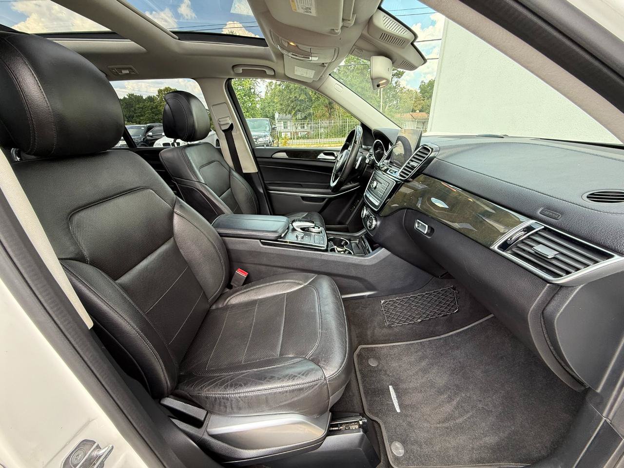 Used 2018 Mercedes-Benz GLS 550 4MATIC image 25