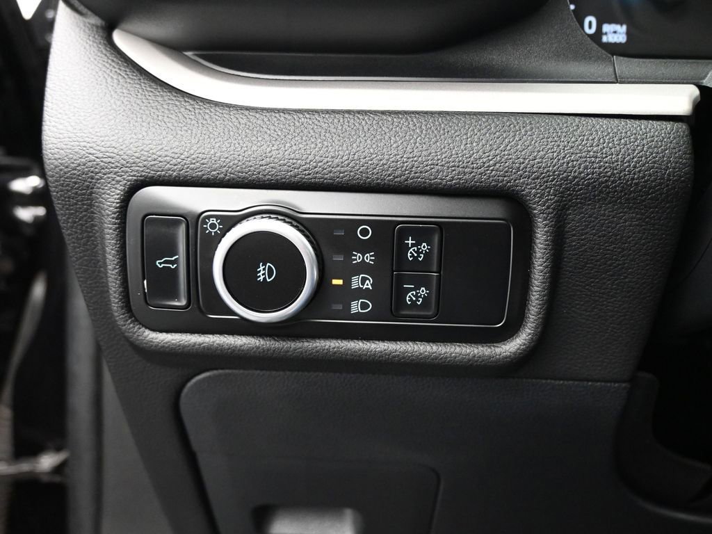 Used 2024 Ford Explorer XLT w/ Equipment Group 202A image 13