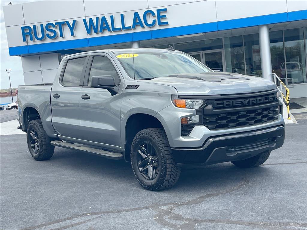 Used 2025 Chevrolet Silverado 1500 Custom Trail Boss w/ Dark Appearance Package image 1